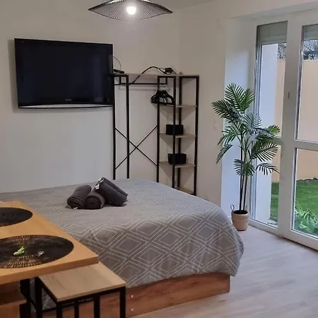 Apartment 2-appartement Rdc Avec Jardin Mantes-la-Jolie