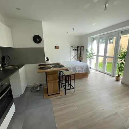 Apartment 2-appartement Rdc Avec Jardin Mantes-la-Jolie